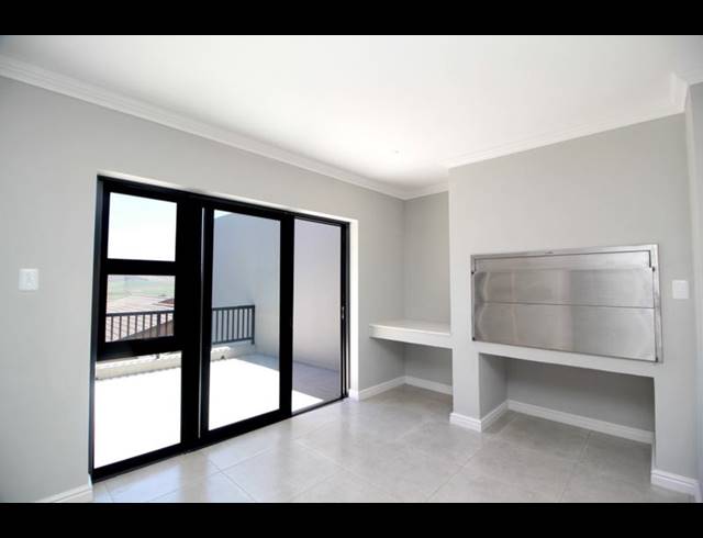 3 BEDROOM TOWNHOUSE FOR SALE IN FRAAIUITSIG